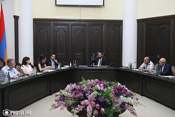 В новый парламент войдут больше партий и альянсов: Арарат Мирзоян о снижении проходного порога