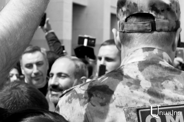 Пашинян прервал московских армян, скандирующих «Никол»: видео, фото