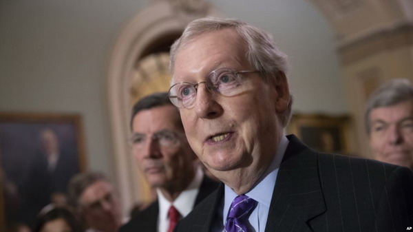 Лидер республиканского большинства в Сенате США поручил комитетам обсудить новые санкции против России