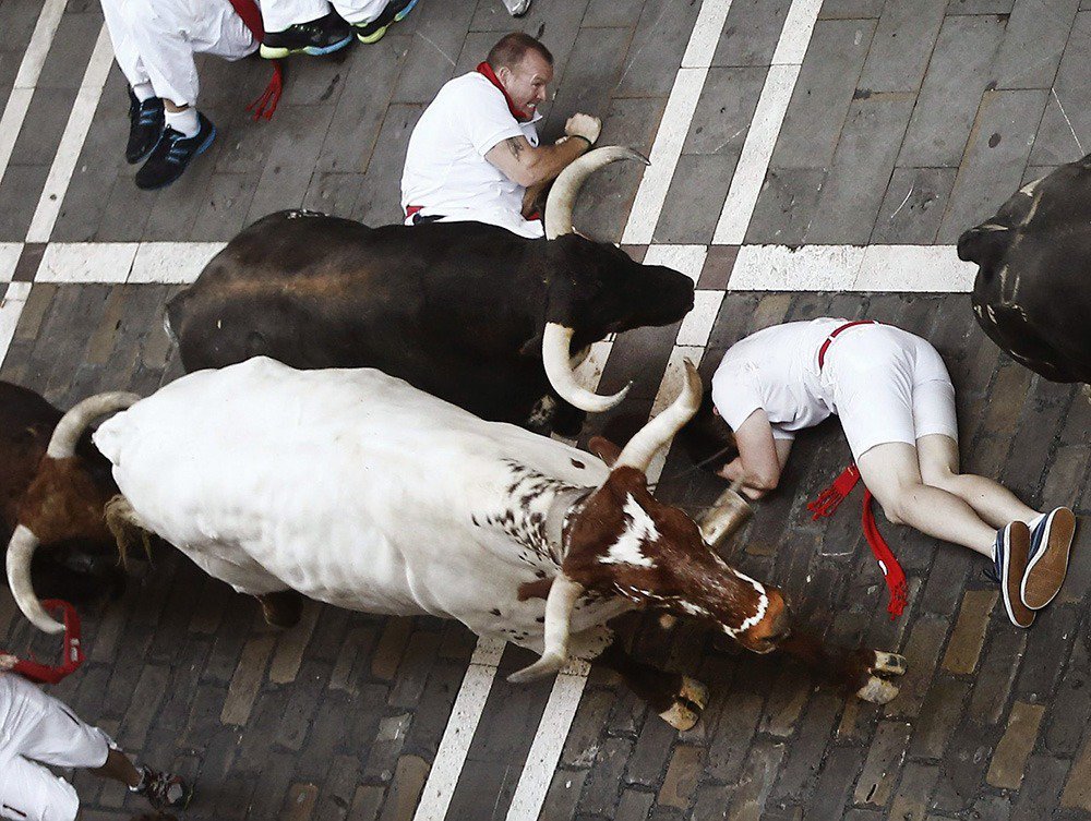 В Испании во время забегов быков пострадали 28 человек
