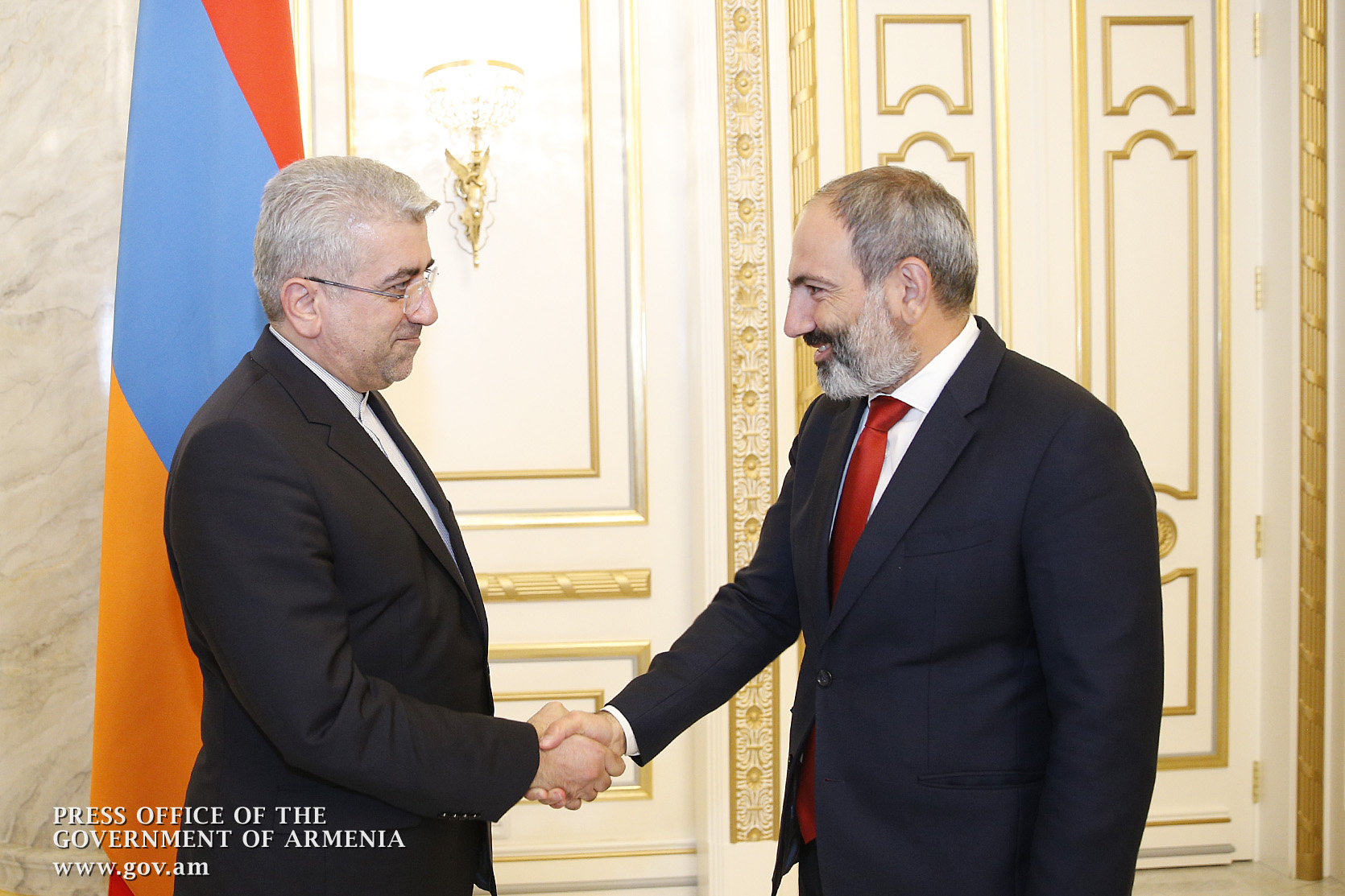 Никол Пашинян обсудил с Резой Ардаканианом вопросы расширения армяно-иранских экономических связей