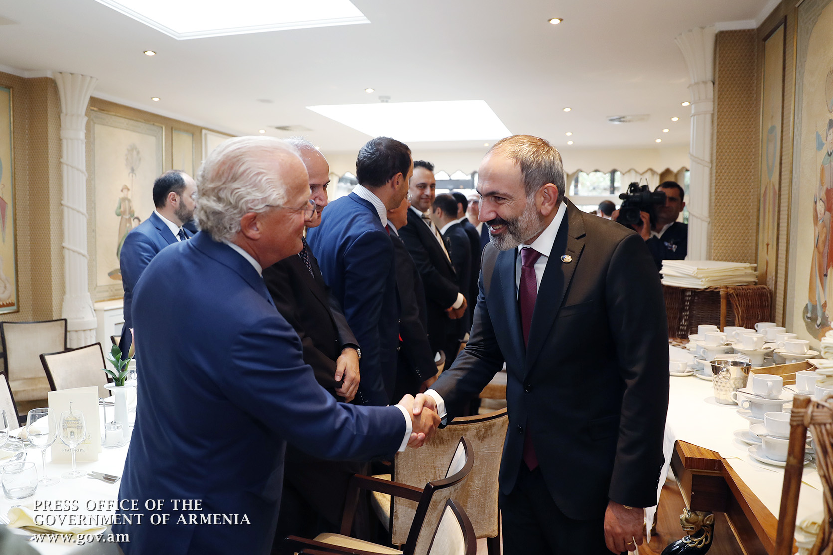 Премьер-министр встретился с армянскими бизнесменами Бельгии