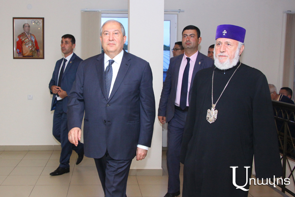 Президент Саргсян встретился с участниками Общеармянского молодёжного слёта