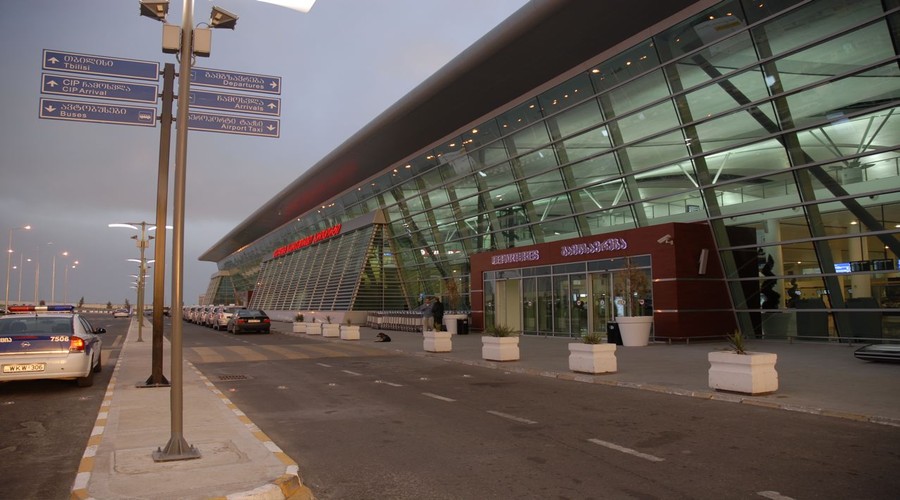 Россиянин разлил ядовитую жидкость в аэропорту Тбилиси, 7 человек госпитализированы