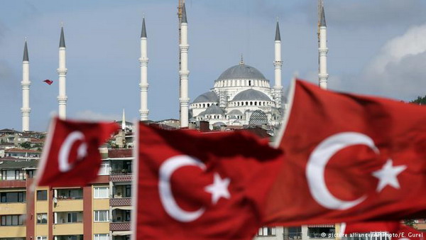 Власти Турции отменили режим чрезвычайного положения