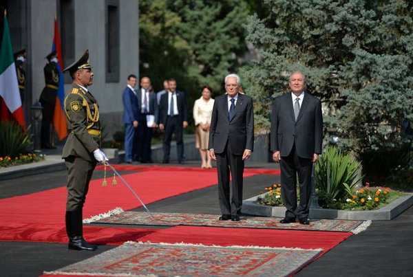 В резиденции президента Армении состоялась церемония встречи президента Италии, прибывшего в Ереван с государственным визитом