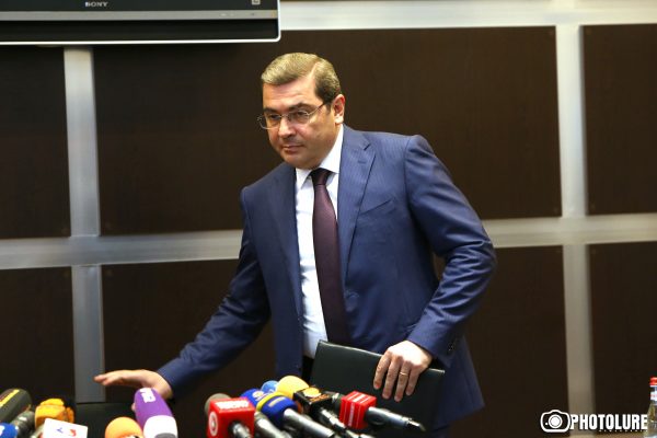 Комитет госдоходов обнаружил в доме племянника президента Армении, Нарека Саргсяна, договор по вкладу на 6,8 миллионов долларов