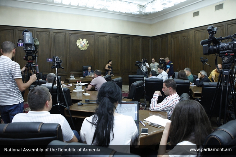 Парламентской рабочей группе по реформам избирательного законодательства РА представлены предложения фракции “Царукян”
