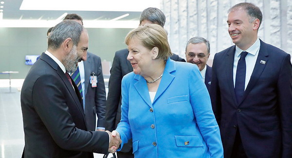 LIVE. Канцлер Германии Ангела Меркель прибыла в Армению с официальным визитом