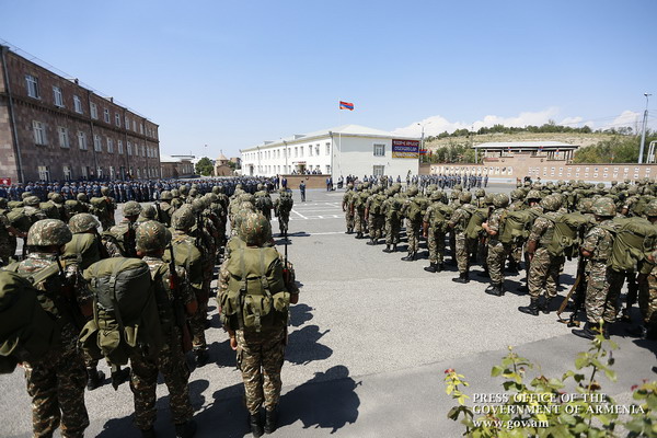 Войска полиции принимают на себя очень важную миссию поддержки ВС Армении: Никол Пашинян