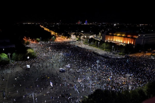 Масштабные протесты в Румынии: 440 человек пострадали в столкновениях с полицией
