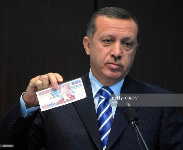 Эрдоган призвал граждан Турции продать доллары и евро «из под подушки» и купить лиры