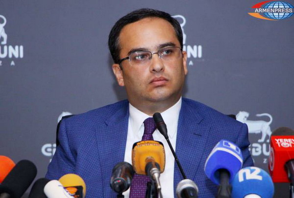 45 депутатов подписали прошение об изменении меры пресечения в отношении Кочаряна: Виктор Согомонян