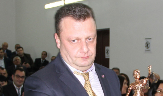 Ваге Григорян: «К моим друзьям, восхищающимся и тающим перед судьей Азаряном, у меня всего один вопрос»