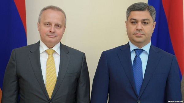 Директор СНБ Армении Артур Ванецян принял посла России Сергея Копыркина