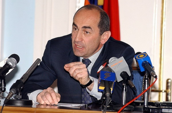 LIVE. Пресс-конференция Роберта Кочаряна и акция протеста «Привет, Роб» в Ереване