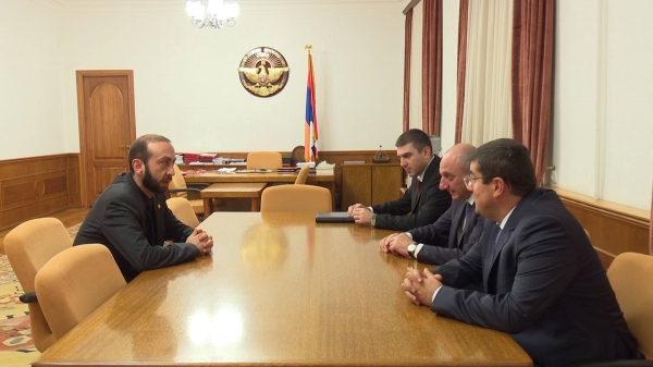 Бако Саакян и Арарат Мирзоян обсудили широкий круг вопросов экономического сотрудничества Арцах-Армения