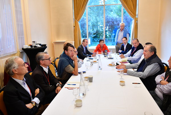 Президент Армен Саргсян встретился с руководством более 20 крупнейших компаний в рамках «Summit of Minds» в Шамони