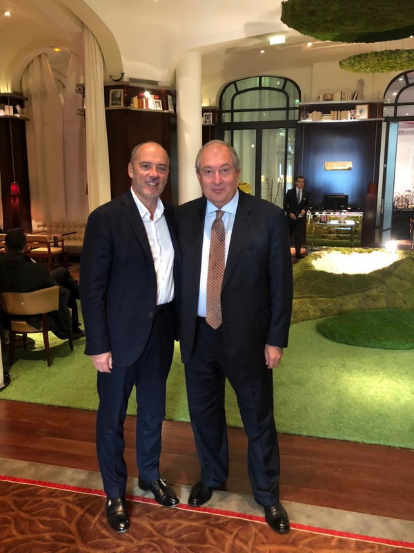 Президент Армен Саргсян в Париже встретился с президентом французской компании «Оранж»