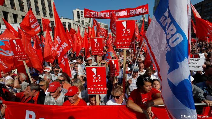Более половины россиян готовы выйти на протесты из-за пенсий: опрос