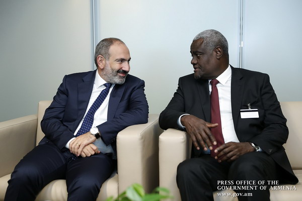 Никол Пашинян встретился с председателем комиссии Африканского союза Мусой Факи