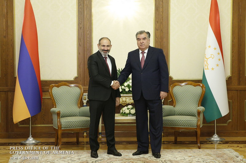 Никол Пашинян прибыл в Душанбе и встретился с президентом Таджикистана Эмомали Рахмоном