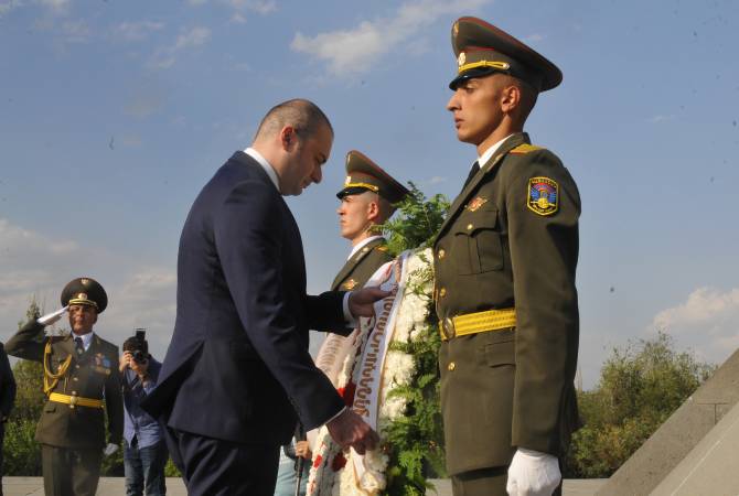 Премьер-министр Грузии посетил Цицернакаберд и воздал дань уважения памяти жертв Геноцида армян