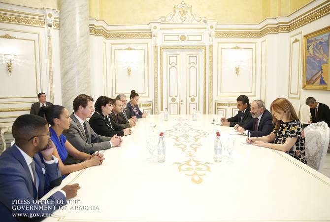 Никол Пашинян принял делегацию во главе с мэром Глендейла Заре Синаняном
