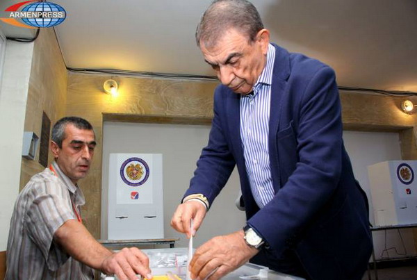 Председатель парламента Ара Баблоян проголосовал за прогресс