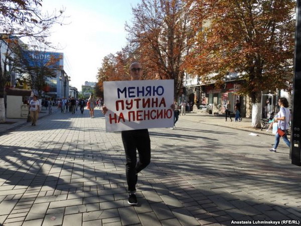 «Меняю Путина на пенсию»: в десятках городов России прошли акции протеста, более 800 задержанных