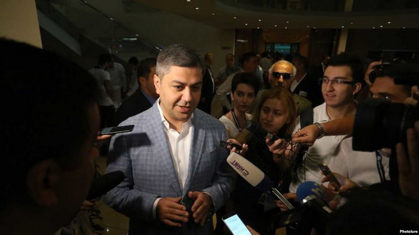 Директор СНБ Артур Ванецян единогласно избран президентом Федерации футбола Армении