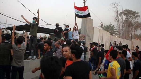 Антииранские волнения в Басре: 12 погибших, в городе введен комендантский час