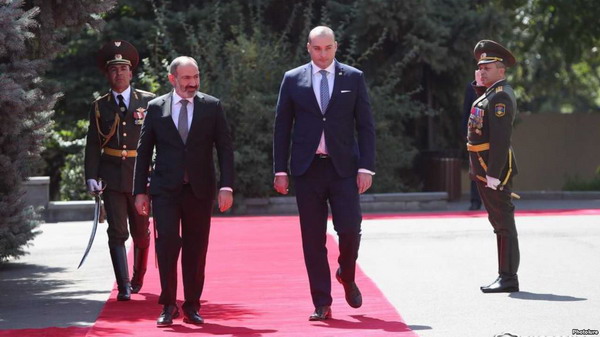 Премьер-министр Грузии Мамука Бахтадзе прибыл в Армению с официальным визитом