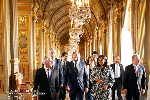 Премьер-министр – армянам Франции: «Мы сказали, что не будем давать указаний судьям»