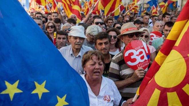 Парламент Македонии проголосовал за изменение названия страны: путь в НАТО и ЕС разблокирован