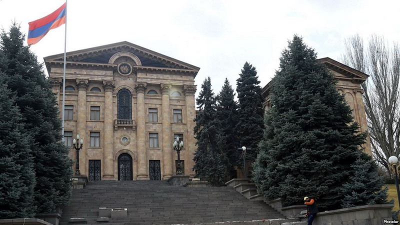 Парламент проводит заседание, намечен первый тур голосования по «неизбранию» Никола Пашиняна