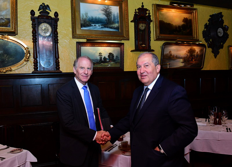 Президент Армен Саргсян в Нью-Йорке встретился с известным дипломатом Ричардом Хаасом