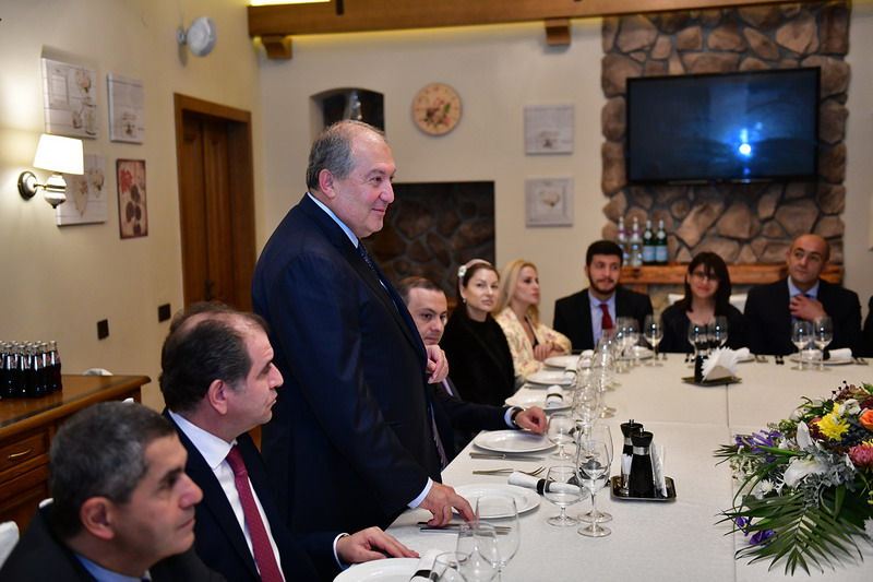 Президент Армен Саргсян встретился с представителями армянской общины Беларуси