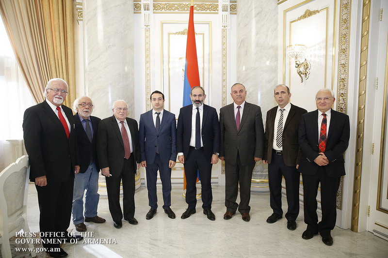 Никол Пашинян с лидерами партии «Рамкавар-Азатакан» обсудил вопросы укрепления связей Армения-Диаспора
