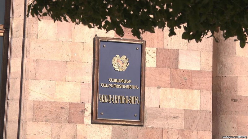 СНБ обезвредила вооруженного ручной гранатой мужчину, пытавшегося проникнуть в здание правительства Армении