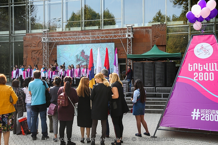 В Английском парке Еревана представители национальных меньшинств поздравили столицу Армении с 2800-летием