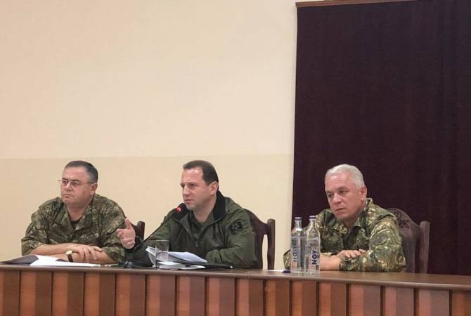 Министр обороны Давид Тоноян посетил Арцах и встретился с командным составом Армии обороны