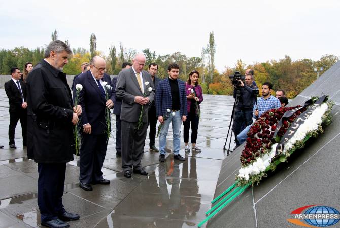 Советник президента США Рудольф Джулиани посетил Музей-институт Геноцида армян в Ереване