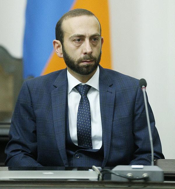 Арарат Мирзоян ответил на критику бывшего министра обороны
