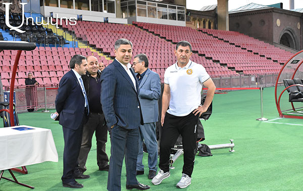 О чем говорил президент ФФА Артур Ванецян с футболистами сборной Армении на Республиканском стадионе?