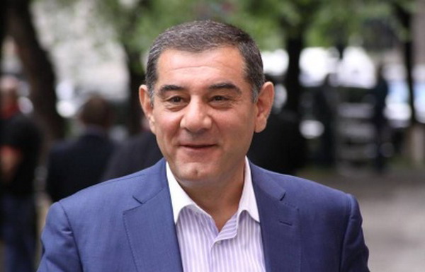В Ереване убит экс-депутат парламента Каро Карапетян по прозвищу «Ювеци Каро»