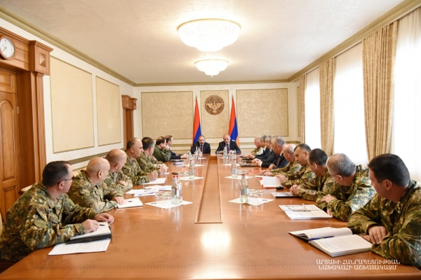 В Степанакерте обсудили вопросы внутренней и внешней политики двух армянских государств