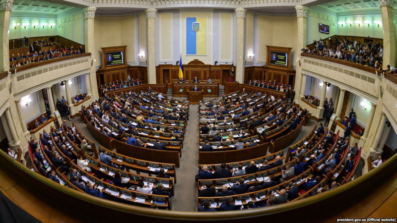 Верховная рада приняла в первом чтении поправки о курсе Украины в ЕС и НАТО