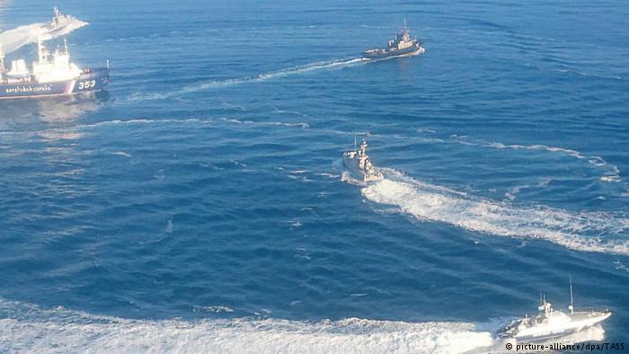 Россия направила боевые вертолеты и самолеты в район конфликта с кораблями ВМС Украины