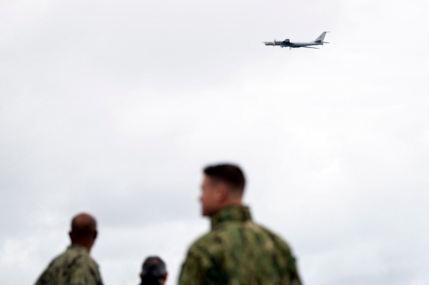Российский Ту-142 пролетел на низкой высоте над штабным кораблем США в ходе учений НАТО в Норвегии